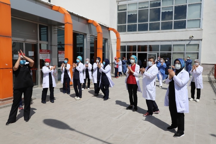 Atatürk Üniversitesi Araştırma Hastanesinde Covid-19 Teşhis Ve Tedavi Süreçleri Devam Ediyor