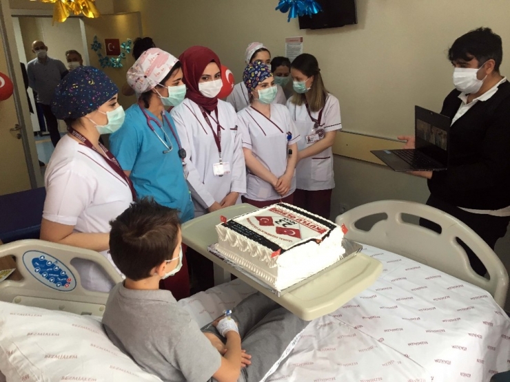 10 Yaşındaki Baran’a Hastane Odasında 23 Nisan Sürprizi