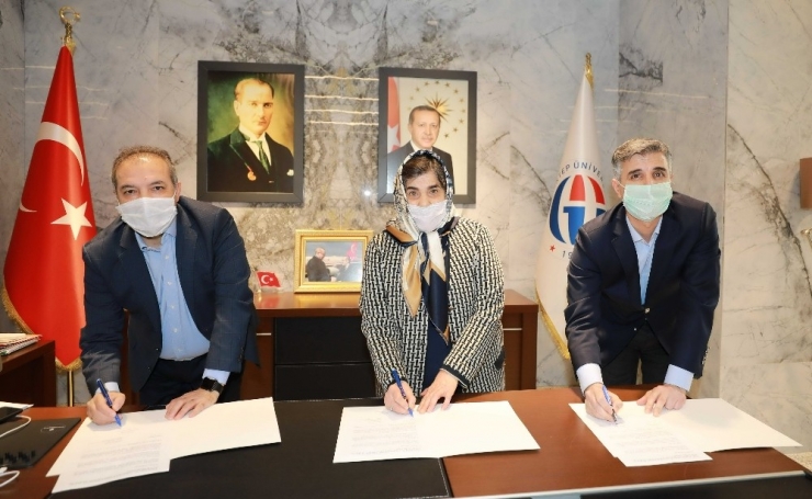 Gaziantepli Hayırsever’den Hastaneye 2 Milyon 250 Bin Tl Bağış