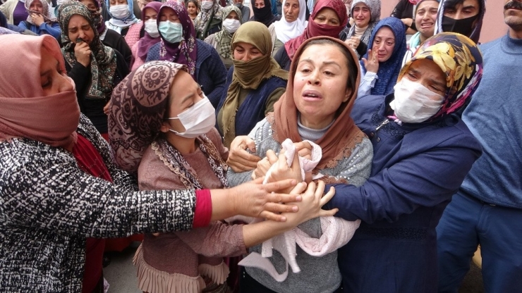 Babası Tarafından Öldürülen Küçük Kız Son Yolculuğuna Uğurlandı