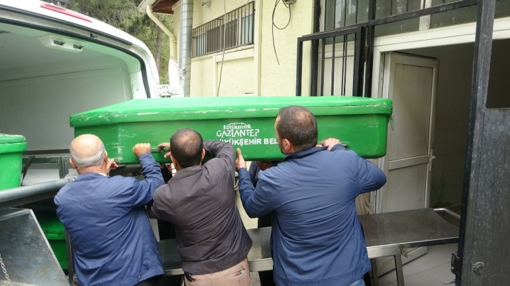 Babası Tarafından Öldürülen Küçük Kız Son Yolculuğuna Uğurlandı