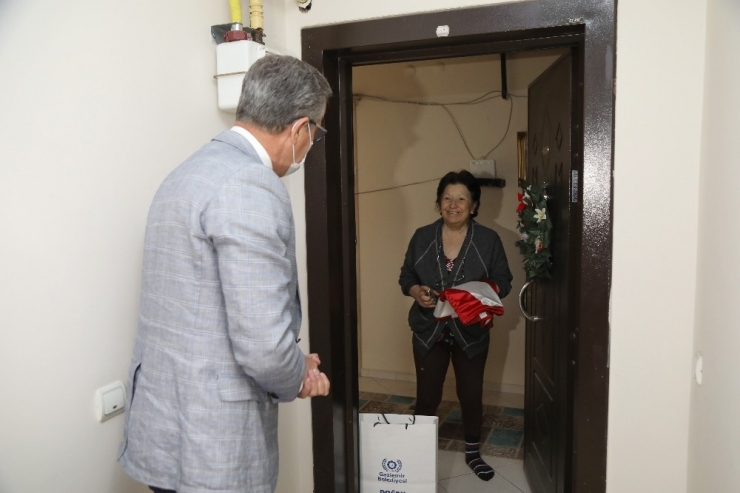 Başkan Arda’dan Bayrak Sürprizi