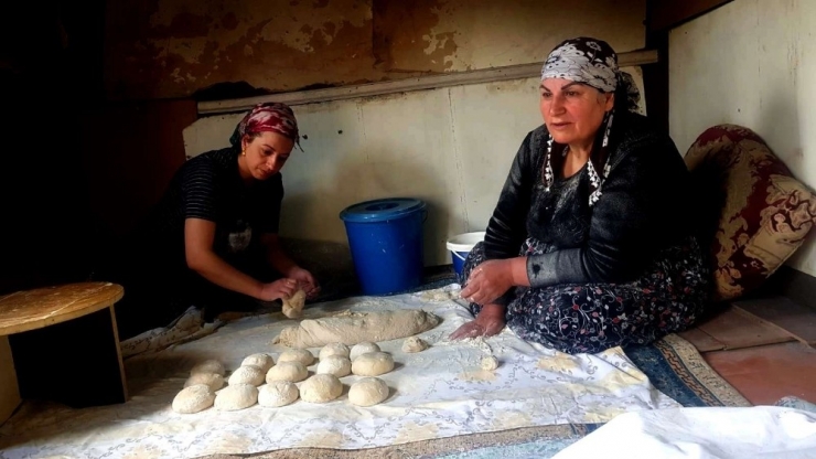 Hakkari’de Korona Virüs Tandır Ekmeğine İlgiyi Arttırdı