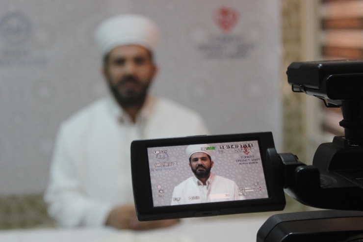 İmamlar Sosyal Medyadan Canlı Vaaz Veriyor