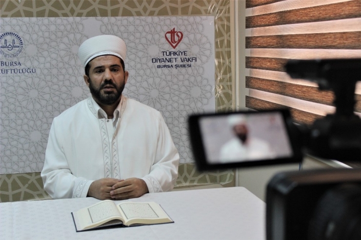 İmamlar Sosyal Medyadan Canlı Vaaz Veriyor