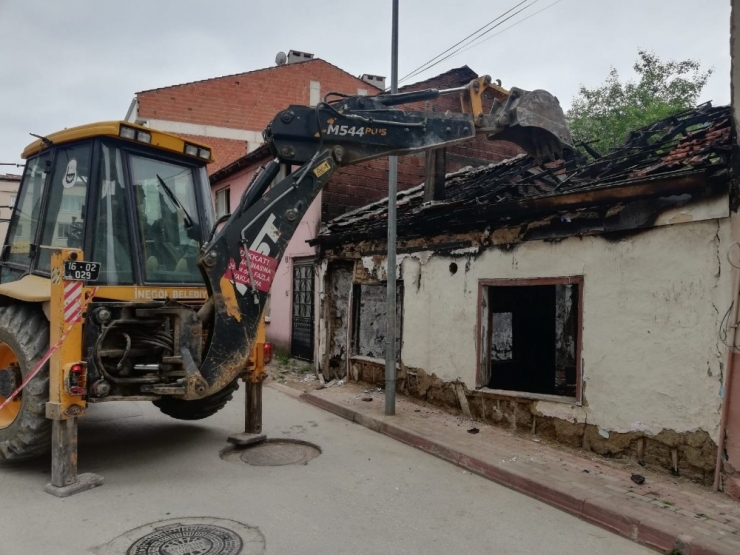 İnegöl’de İki Bina Yıkıldı