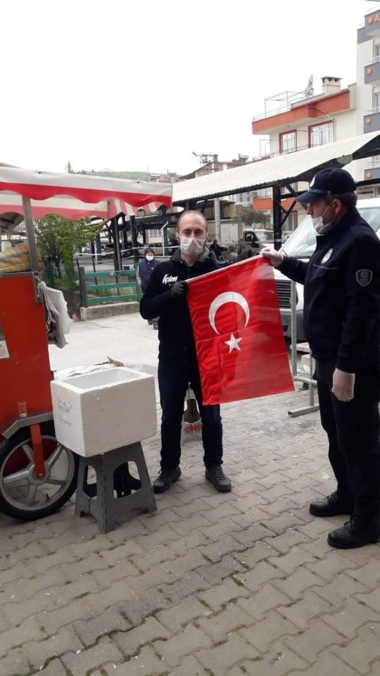 Karesi Belediyesinden 100. Yıl Coşkusuna Bayraklı Çağrı