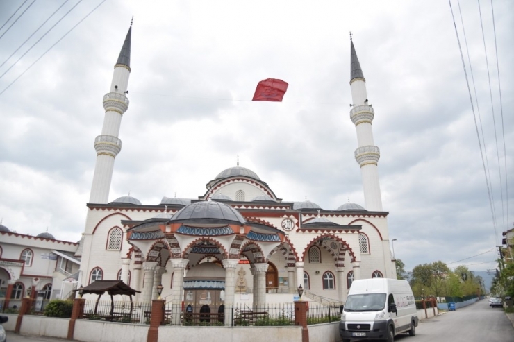 Kartepe’de Minareler Ay Yıldızla Donatıldı