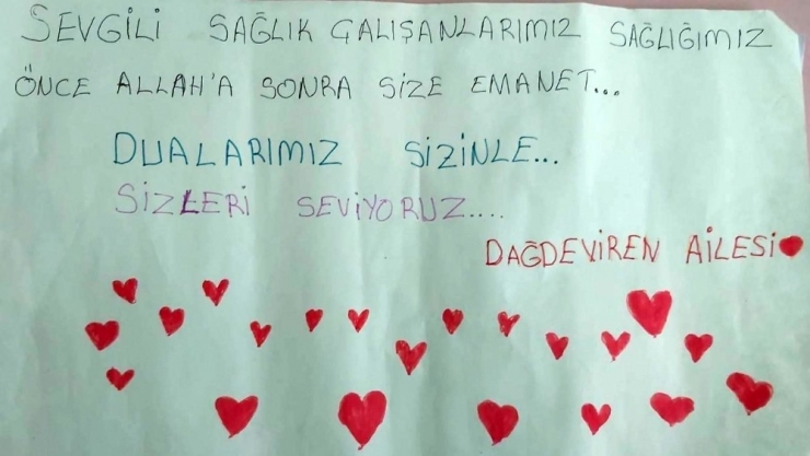 Çocukların Sağlık Çalışanlarına Yaptığı Sürpriz Duygulandırdı