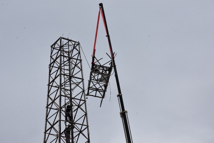 Kızılcahamam’da Eski Telsiz Direği Kaldırıldı