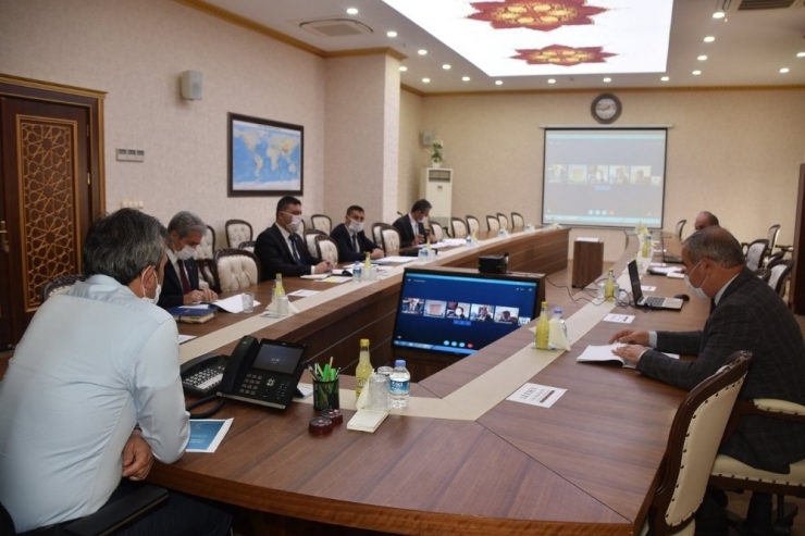 Vali Sezer: “Hedefimiz Bütün Köylerimizi Belli Standartlara Kavuşturarak Örnek Köyler Haline Getirmek”