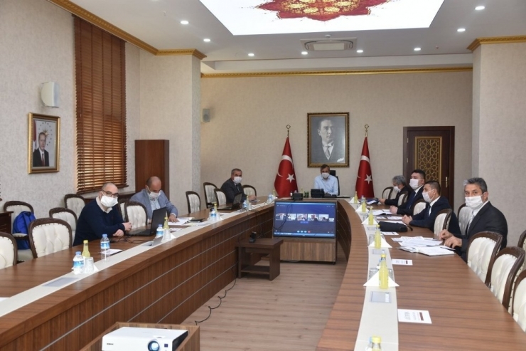 Vali Sezer: “Hedefimiz Bütün Köylerimizi Belli Standartlara Kavuşturarak Örnek Köyler Haline Getirmek”