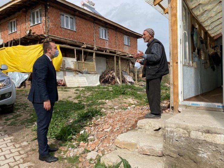 Köylerde Yaşayan Vatandaşlara Maske Dağıtıldı