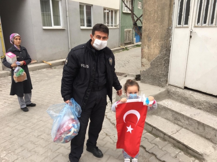 Kütahya’da Halka Türk Bayrağı Dağıtıldı