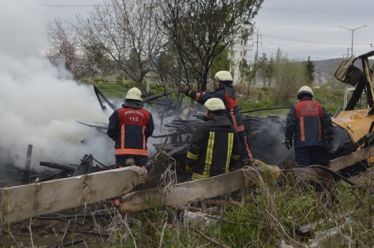 Tavşanlı’da Çıkan Yangın Korkuttu