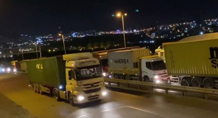 Limana Giremeyen Tırcılar Korna Çalarak Eylem Yaptı