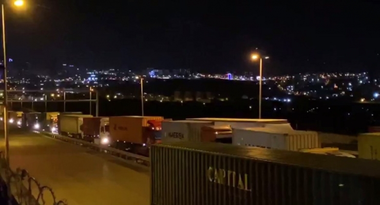 Limana Giremeyen Tırcılar Korna Çalarak Eylem Yaptı