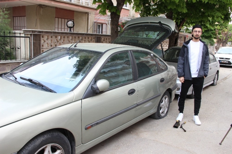 Manisa’da Park Halindeki 12 Aracın Lastiğini Kestiler