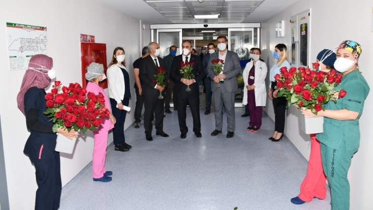 Meü Tıp Fakültesi Hastanesi Çalışanlarına Moral Ziyareti