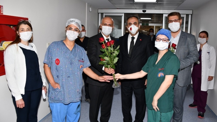 Meü Tıp Fakültesi Hastanesi Çalışanlarına Moral Ziyareti