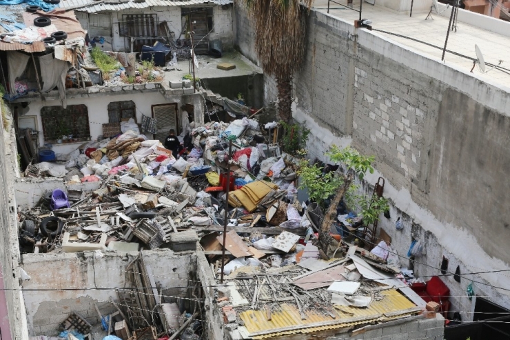 Mersin’de Bir Evden 30 Ton Çöp Çıktı