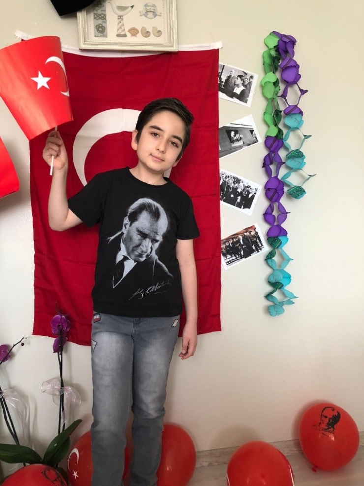 Öğrenciler 23 Nisan’ı Evlerinde Kutladı