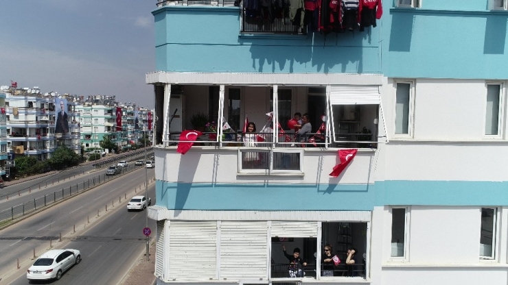 Salgınla Mücadelede Kullanılan İş Makineleri, Çocuklar İçin Ejderha, Dinazor Ve Fil Oldu