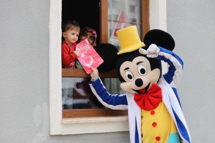 Belediye Başkanı Rasim Arı’dan Çocuklara 23 Nisan Sürprizi