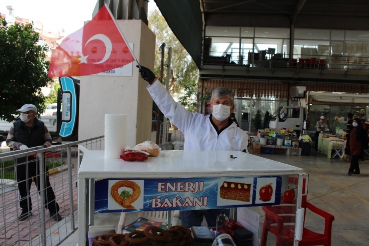 Antalya’nın Dört Bir Yanı Kırmızı Beyaza Büründü