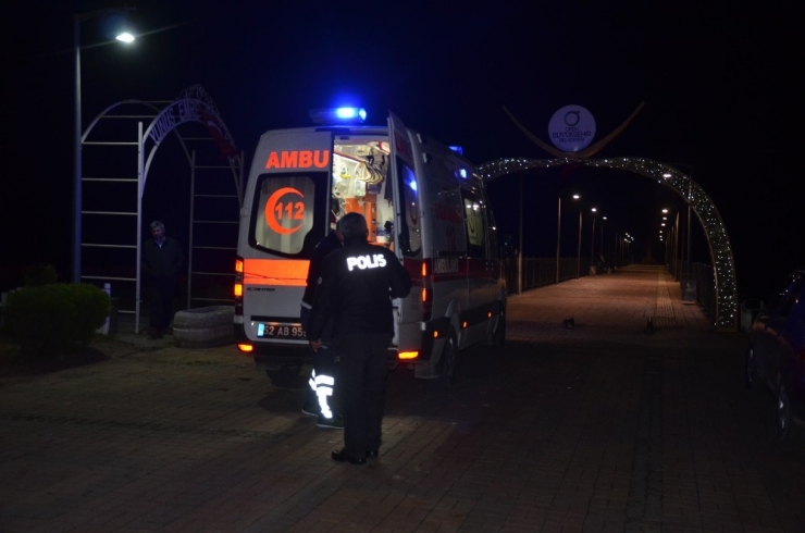 Bileklerini Keserek İntihar Etmek İstedi