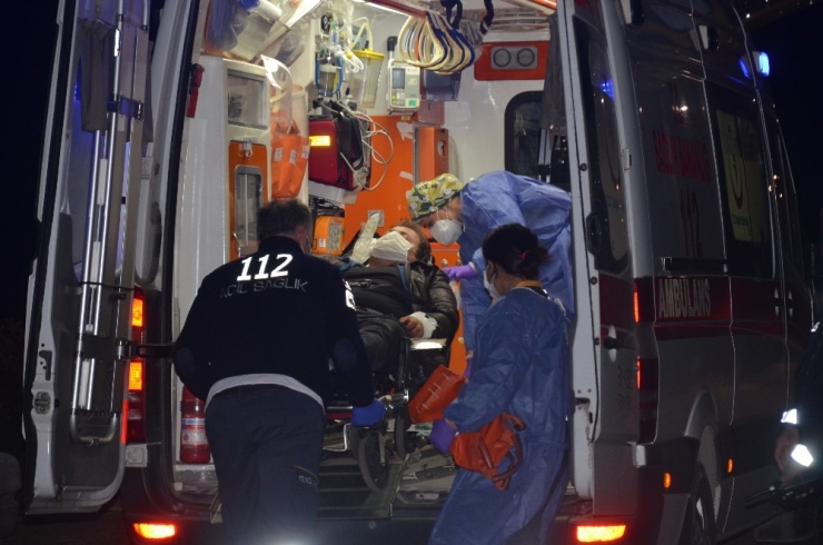 Bileklerini Keserek İntihar Etmek İstedi