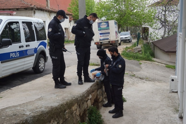 Polis Evden Çıkamayan Çocuğa Doğum Günü Sürprizi Yaptı