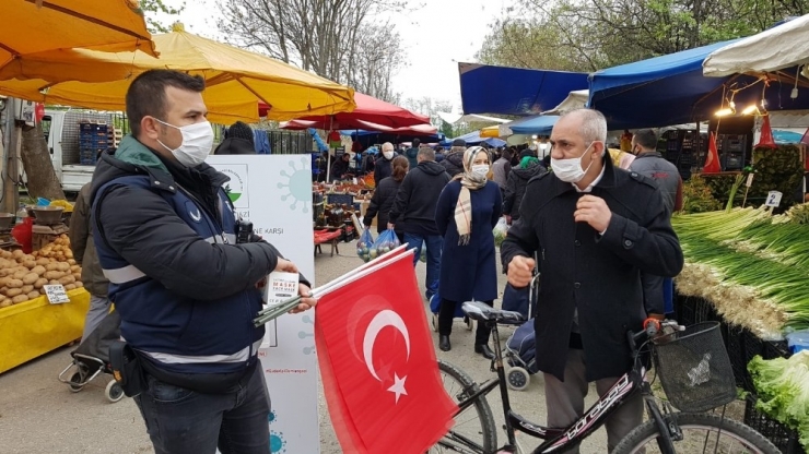 Osmangazi’den Esnaf Ve Vatandaşlara Türk Bayrağı