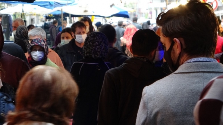 Pazarda Son Saatler Yoğunluğu