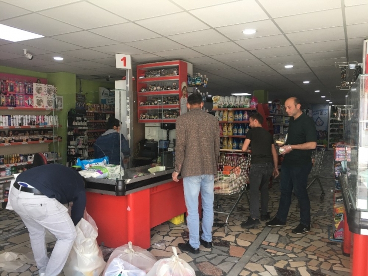 Şırnak’ta Bir Market Korona Virüs Nedeni İle Kasa Bölümünü Camla Kaplattı