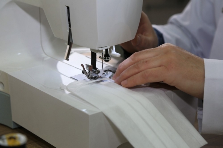 Gönüllü Kursiyerlerden Maske Üretimine Destek