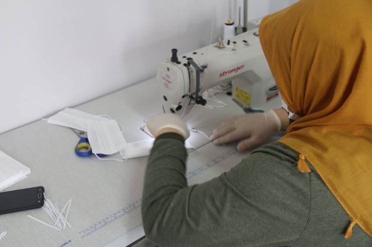 İlçeleri İçin Maske Üretiyorlar