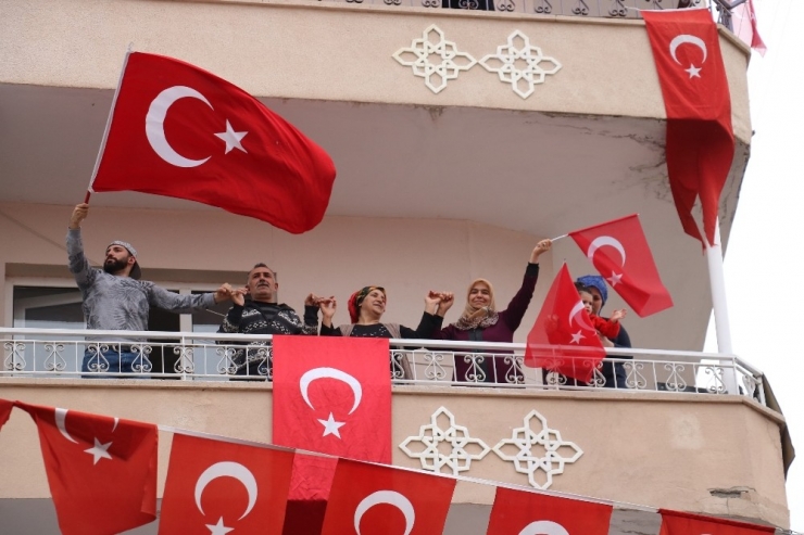Sivas’ta 23 Nisan Balkonlarda Kutlandı