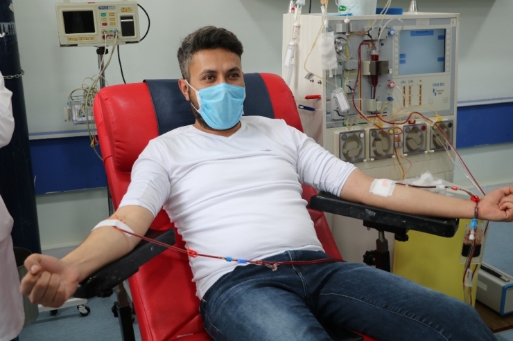 Virüsü Yenen Hemşire, Başka Hastalar İçin Bağışta Bulundu