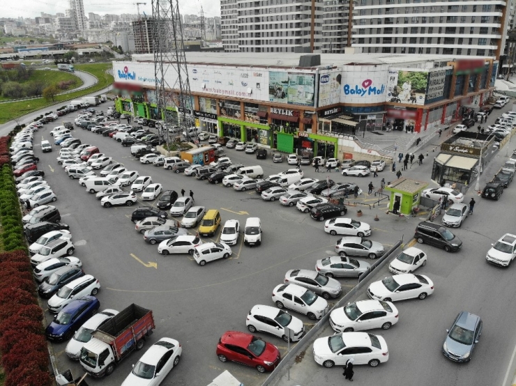 Sokağa Çıkma Kısıtlaması Öncesi Dolup Taşan Market Önü, Drone İle Görüntülendi