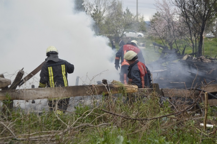 Tavşanlı’da Çıkan Yangın Korkuttu