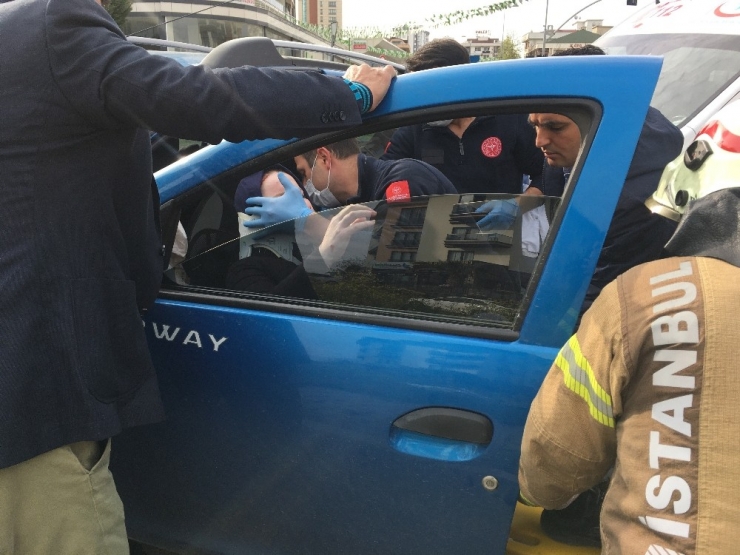 Nöbetten Dönen Sağlık Görevlisi Kaza Yaptı