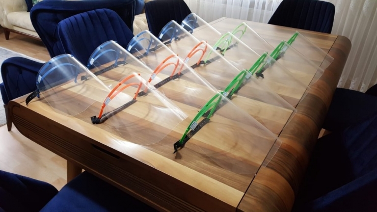 Uedaş Ar-ge Ekibi Siperlik Maske Üretimine Başladı