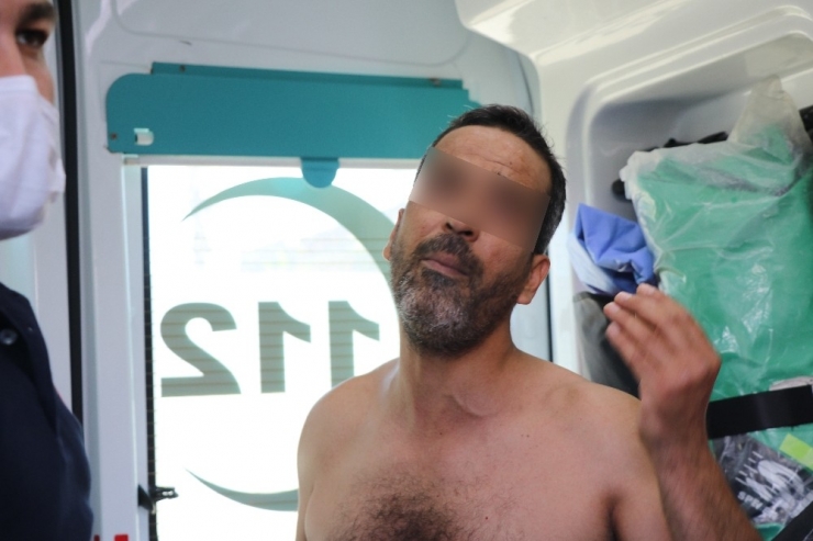 Bin 500 Dolarını Alamayınca Kendisini Yakmaya Kalktı