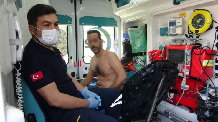 Bin 500 Dolarını Alamayınca Kendisini Yakmaya Kalktı