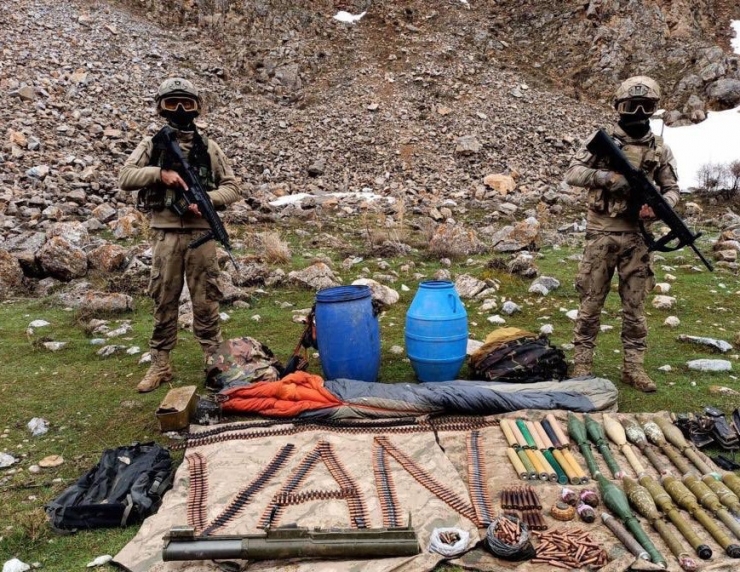 Van’da Patlayıcı Ve Mühimmat Ele Geçirildi