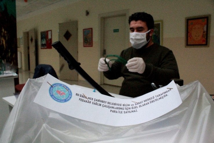 Öğretmenler 3d Yazıcıyla Yüz Siperliği Üretiyor