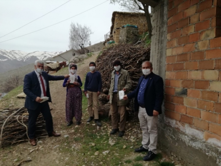 Yeşilyurt Belediyesi Maske Dağıtımına Hız Verdi