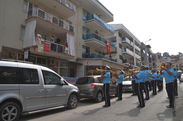 23 Nisan, Kuşadası’nın 23 Mahallesinde Coşkuyla Kutlandı