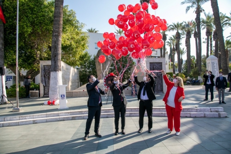 Çocuklar İçin Gökyüzüne Balon Bıraktılar